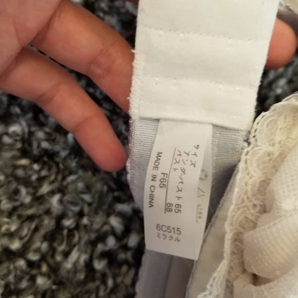 Used white bra - Picture 2 of 2